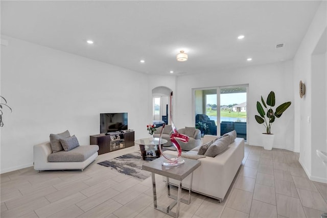 102 52nd Sq, Vero Beach, FL 32967 - living area with visible vents, baseboards, recessed lighting, and arched walkways