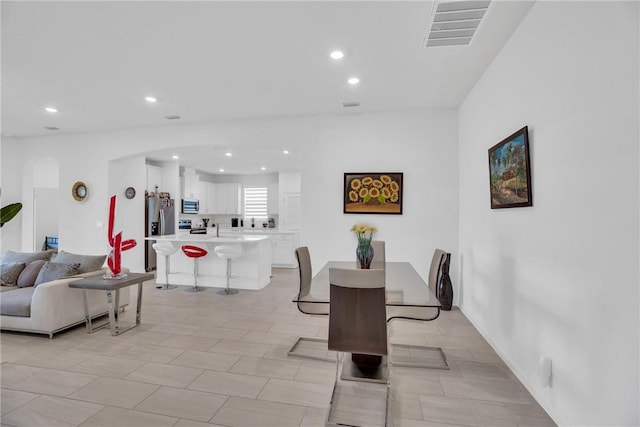 102 52nd Sq, Vero Beach, FL 32967 - dining room featuring visible vents, recessed lighting, and arched walkways