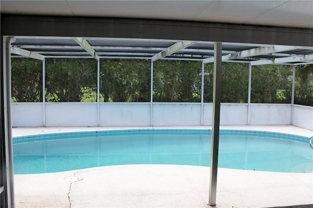 2910 59th Ave, Vero Beach, FL 32966 - swimming pool with a lanai