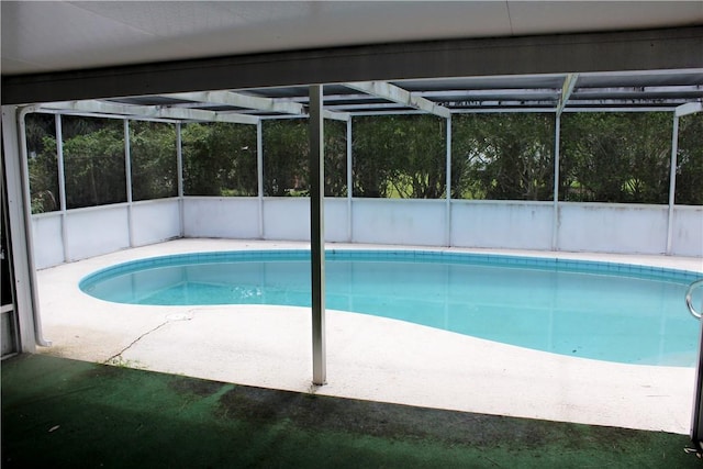 2910 59th Ave, Vero Beach, FL 32966 - outdoor pool featuring a lanai