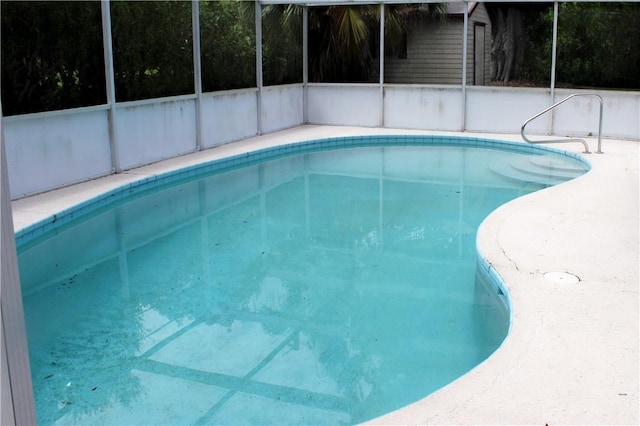 2910 59th Ave, Vero Beach, FL 32966 - outdoor pool with a lanai