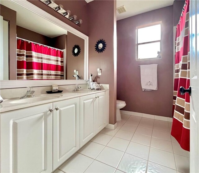 laundry area with light tile patterned floors and washer and dryer