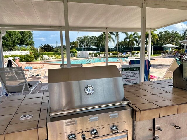 600 E Lake Jasmine Cir Unit 206, Vero Beach, FL 32962 - view of patio / terrace featuring a community pool and area for grilling