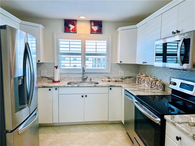 600 E Lake Jasmine Cir Unit 206, Vero Beach, FL 32962 - kitchen featuring appliances with stainless steel finishes, a sink, tasteful backsplash, white cabinetry, and recessed lighting