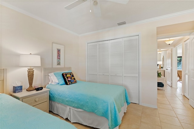 bedroom featuring light tile patterned flooring, ceiling fan, ornamental molding, and a closet