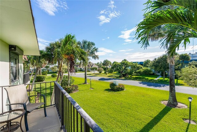 balcony featuring covered porch