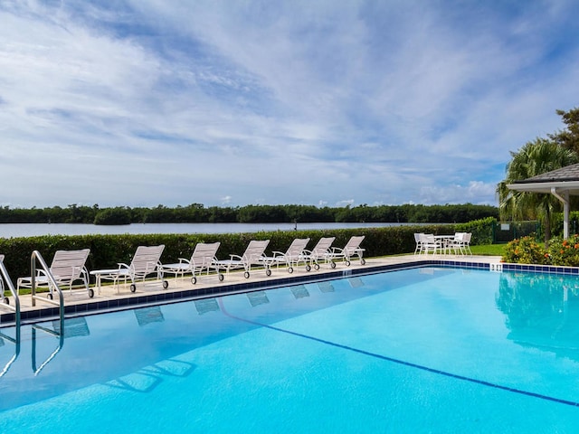 view of pool featuring a water view