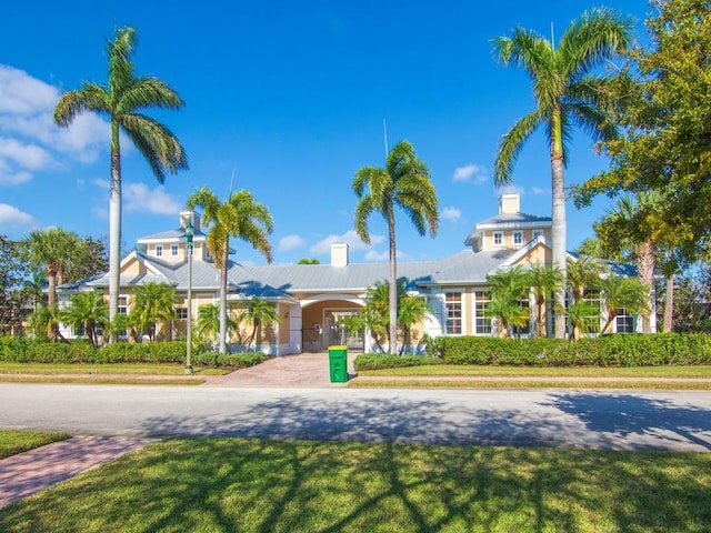 view of front facade featuring a carport and a front yard