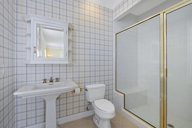 505 Live Oak Rd, Vero Beach, FL 32963 - full bathroom featuring a stall shower, tile patterned flooring, and tile walls