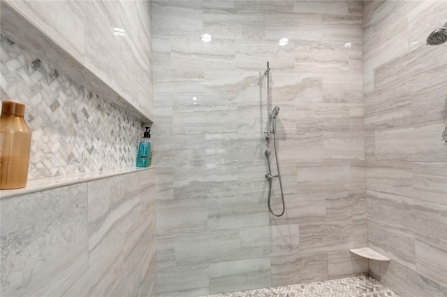 bathroom featuring a tile shower