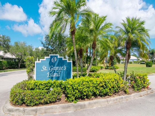 view of community / neighborhood sign