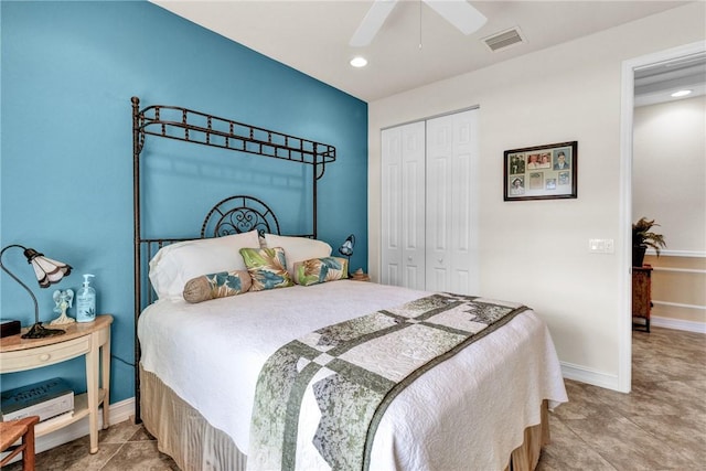 bedroom with baseboards, visible vents, a ceiling fan, a closet, and recessed lighting