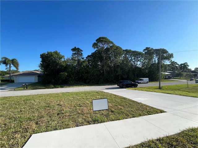 view of yard with a garage