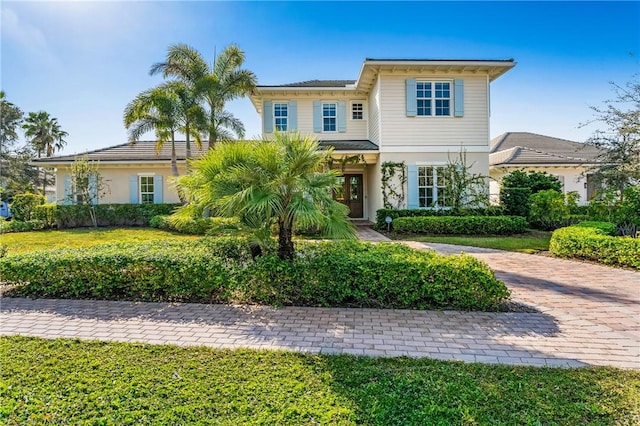 view of front of property featuring a front yard