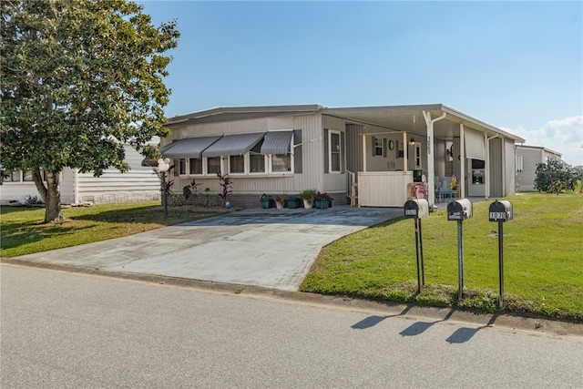 view of front of property featuring a carport and a front lawn