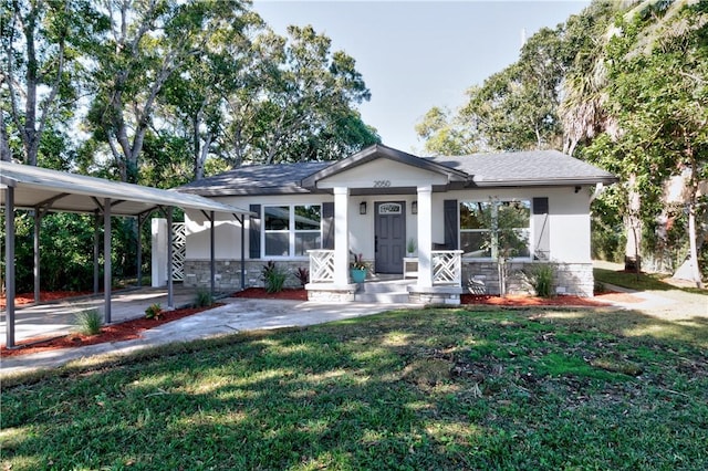 view of front of property with a front yard