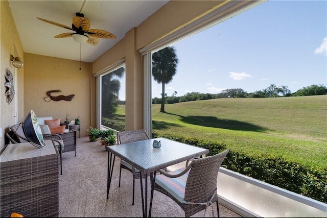 sunroom with ceiling fan