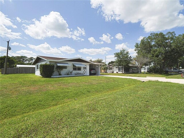 view of front facade with driveway and an attached carport