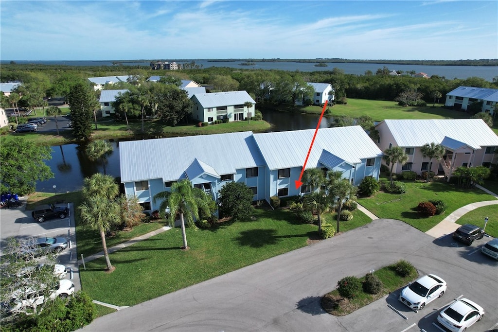 bird's eye view featuring a water view