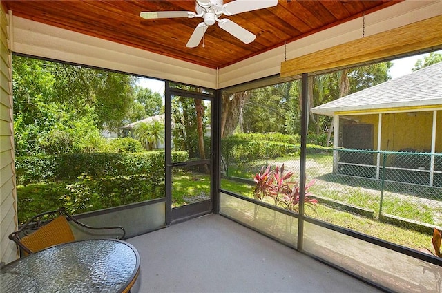 2440 88th Ave, Vero Beach, FL 32966 - sunroom featuring a ceiling fan