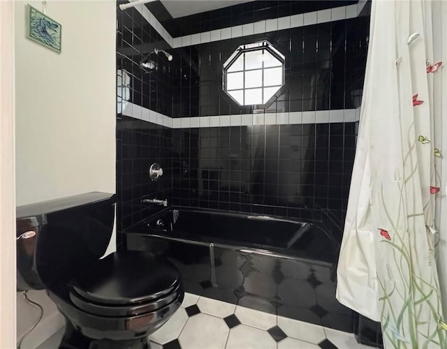 2440 88th Ave, Vero Beach, FL 32966 - full bath featuring toilet and tiled shower / bath