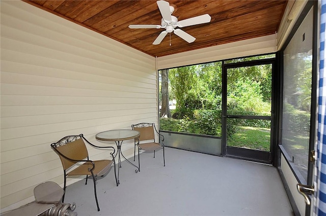 2440 88th Ave, Vero Beach, FL 32966 - sunroom / solarium featuring a ceiling fan