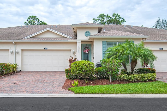 view of front facade featuring a garage