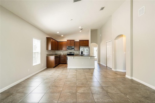 8157 Westfield Cir, Vero Beach, FL 32966 - kitchen featuring visible vents, arched walkways, baseboards, stainless steel appliances, and light tile patterned flooring