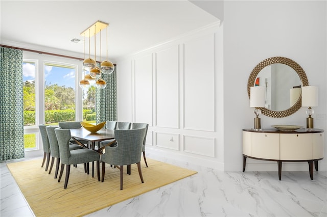 dining area with ornamental molding