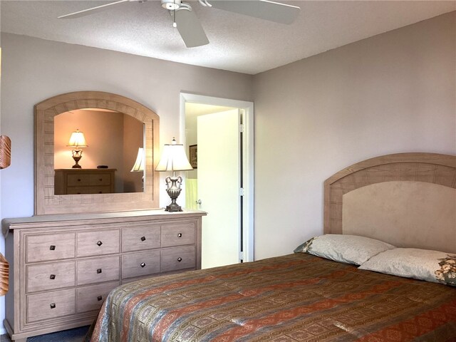 bedroom featuring ceiling fan and a textured ceiling