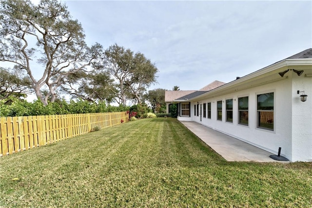 view of yard featuring a patio