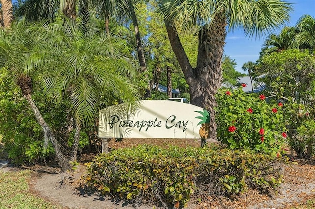 view of community / neighborhood sign