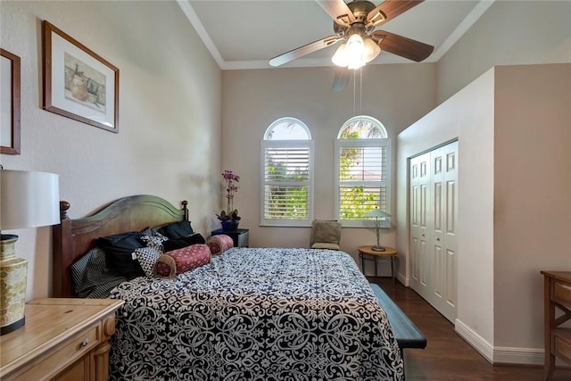 bedroom featuring ceiling fan, ornamental molding, dark wood-type flooring, and a closet