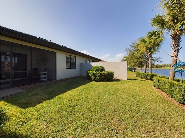 view of yard featuring a water view