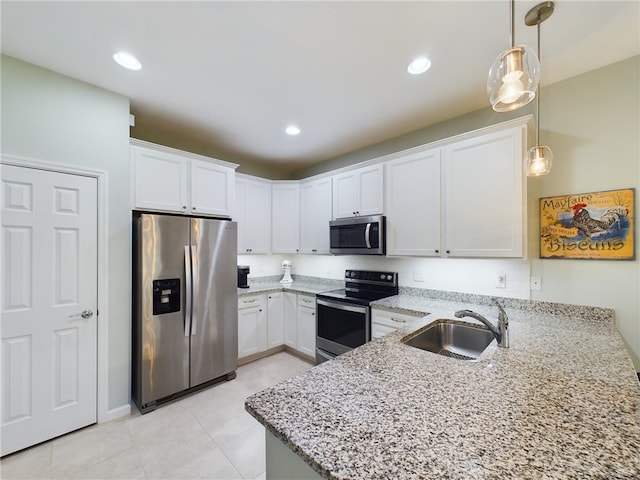 kitchen featuring stainless steel appliances, white cabinets, kitchen peninsula, hanging light fixtures, and sink