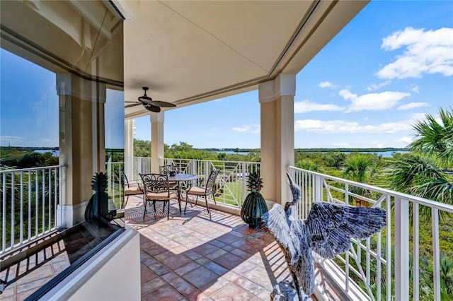 balcony featuring ceiling fan