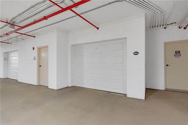 104 Island Plantation Ter Unit 304, Vero Beach, FL 32963 - view of garage