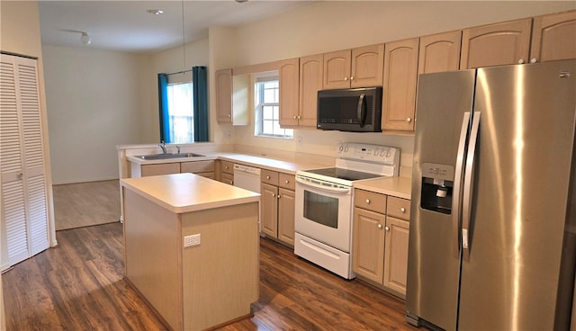 kitchen featuring dark wood-type flooring, stainless steel fridge, a kitchen island, and white range with electric stovetop