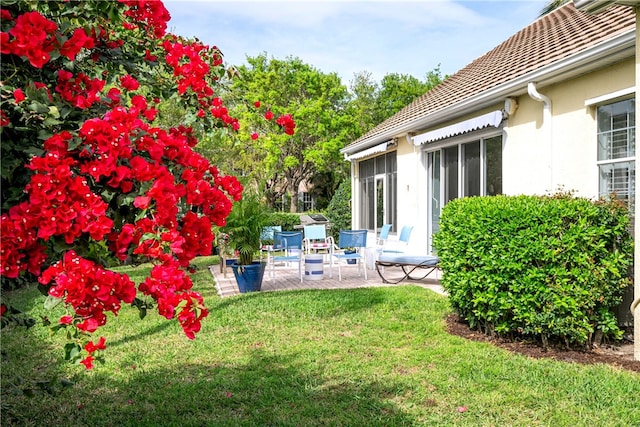 view of yard with a patio area