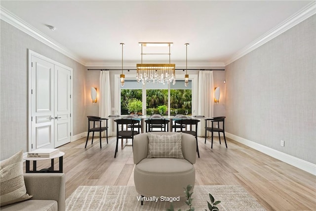 dining area featuring light wood-style flooring, baseboards, and ornamental molding