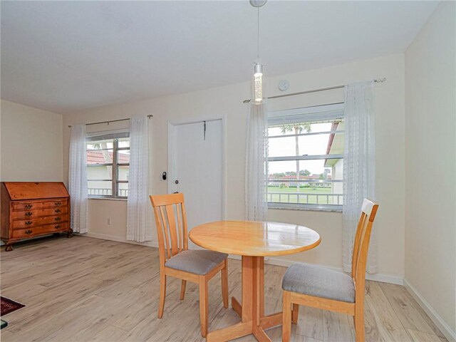 85 Crooked Tree Ln Unit 203, Vero Beach, FL 32962 - dining room featuring baseboards and light wood-type flooring