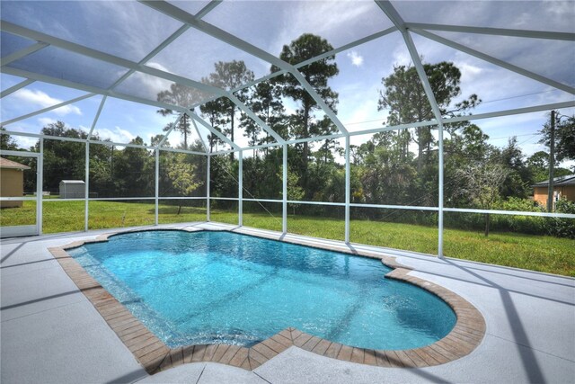 view of pool featuring a lanai, a patio area, and a yard