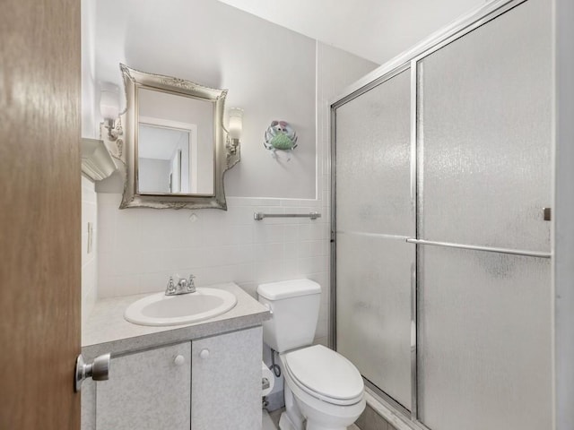2800 Indian River Blvd Unit N2, Vero Beach, FL 32960 - full bathroom featuring vanity, a shower stall, toilet, tile walls, and tasteful backsplash