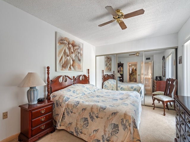 bedroom featuring ceiling fan, a textured ceiling, and a closet