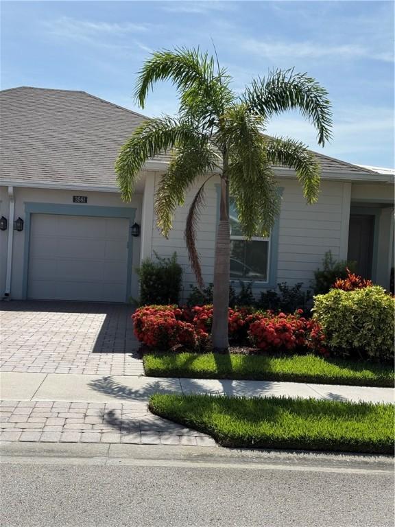 3561 Cherry Palm Ct, Vero Beach, FL 32966 - view of front facade featuring an attached garage and decorative driveway