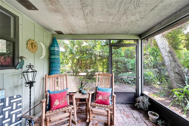 sunroom / solarium with a healthy amount of sunlight