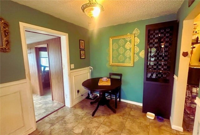 1606 34th Ave, Vero Beach, FL 32960 - dining room with a textured ceiling and wainscoting