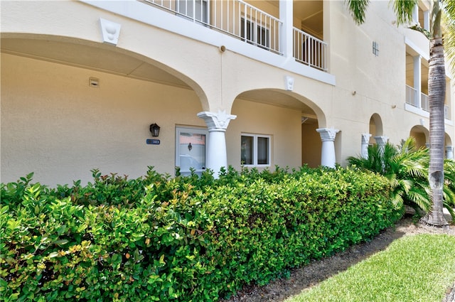 entrance to property featuring a balcony