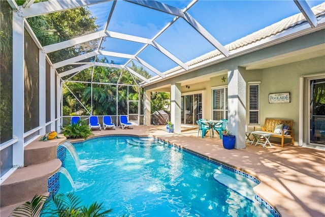 889 Island Club Sq, Vero Beach, FL 32963 - swimming pool featuring a patio and glass enclosure