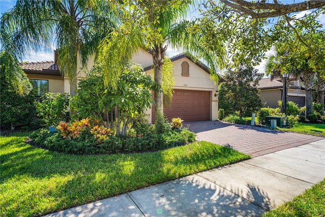 view of front facade featuring a front lawn and a garage